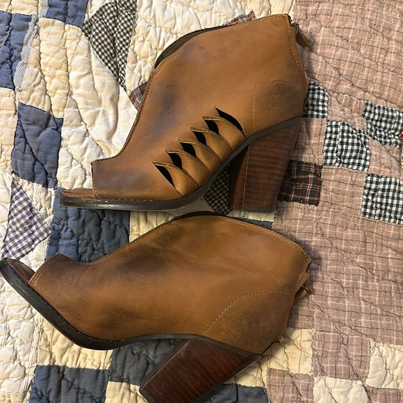 ARIAT Lindsley Tan Brown Leather Booties Peep Toe Women’s leather wood heel - Picture 3 of 6